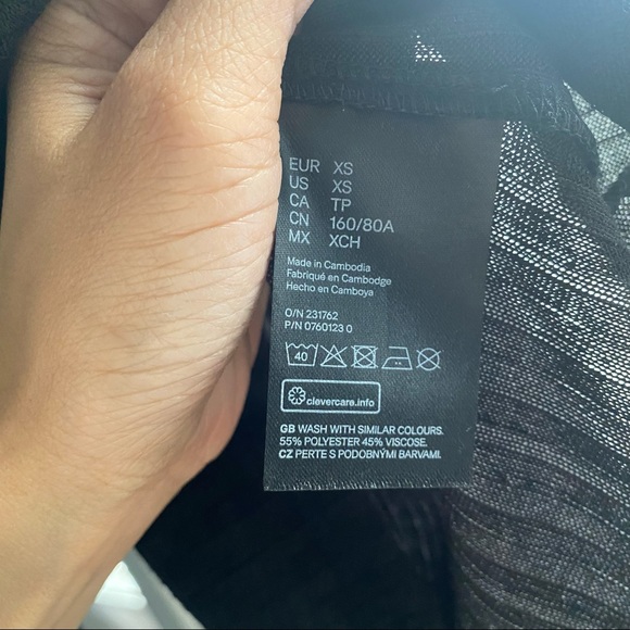 H&M ribbed black mock neck top - Picture 5 of 5